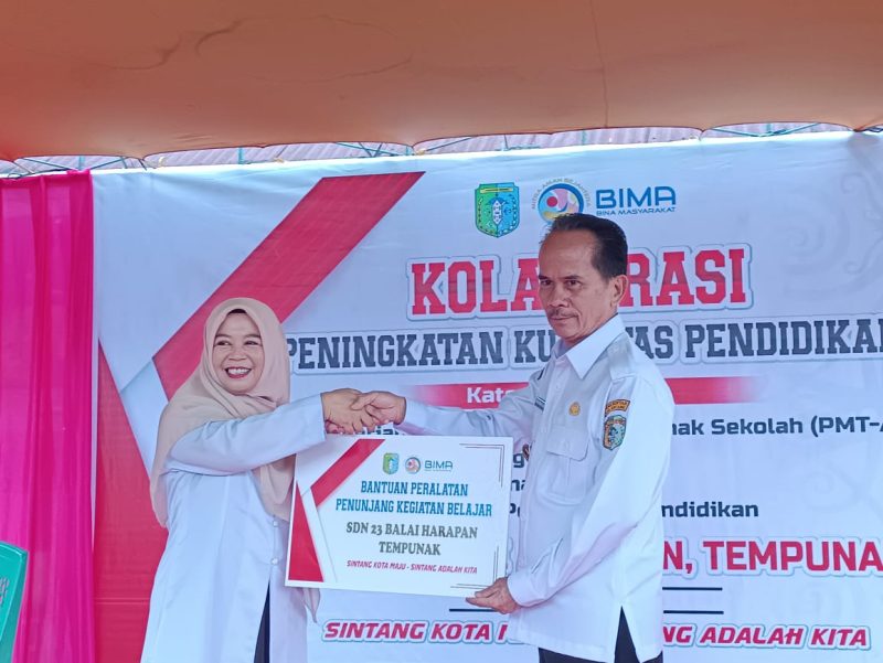 Bupati Sintang, Gregorius Herkulanus Bala, menghadiri secara langsung penyerahan bantuan program Corporate Social Responsibility (CSR) dari Credit Union Bina Masyarakat (CU BIMA) di SDN 23 Balai Harapan