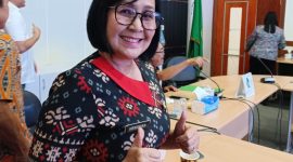 Hendrika, Dinas Porapar Sintang merancang logo dan slogan wisata berbahasa Indonesia dan Inggris.(Foto: Kominfo Sintang)
