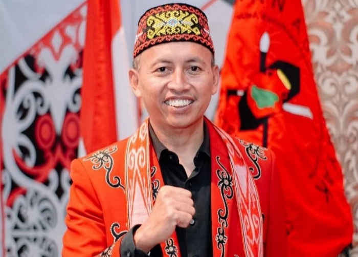 Pekan Gawai Dayak Sintang 2025 di Betang Tampun Juah, menampilkan pentas budaya dan perlombaan tradisional Dayak.