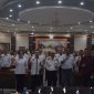 Suasana sosialisasi lomba tanam cabe antar OPD dan Kelurahan yang digelar Pemerintah Kabupaten Sintang sebagai upaya menekan inflasi daerah dan foto bersama.(Kominfo Sintang)