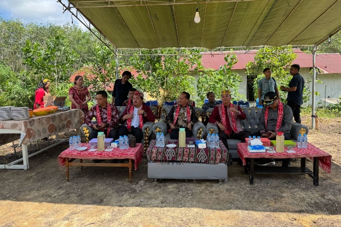 Toni DPRD Sintang Gelar Open House Saat Gawai Dayak Jerora Satu