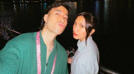 Vidi Aldiano dan Sheila Dara abadikan momen kebersamaan di malam hari dengan latar gemerlap kota yang memukau.(Foto: instagram/@vidialdiano)