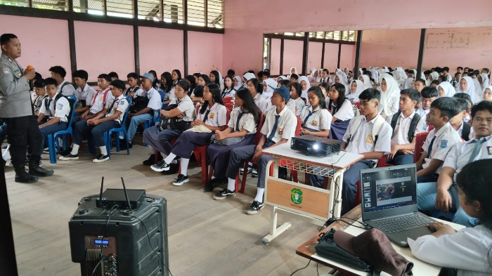 Edukasi Anti-Bullying & Narkoba di SMAN 1 Tanah Pinoh Bersama Polsek Kota Baru