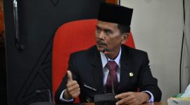 Bupati Sintang Gregorius Herkulanus Bala Ajak Warga Kibarkan Bendera Merah Putih.(Foto: Kominfo Sintang)