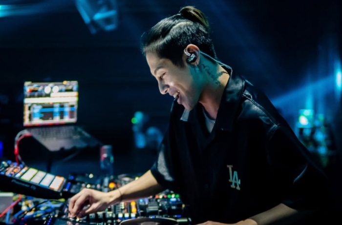 DJ Panda Tampil Enerjik di Panggung, Pukau Penonton dengan Aksi Memukau.(Foto: instagram/@djpanda_official)