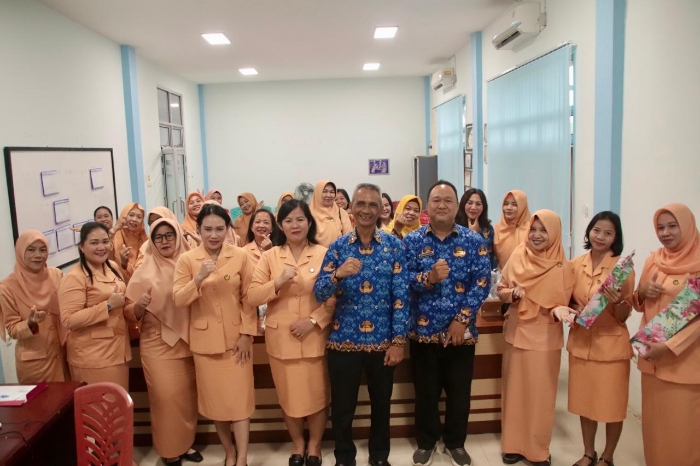 Pertemuan Rutin DWP Sintang Dorong Peran Istri ASN Dukung Suami Bekerja.(Foto: Kominfo Sintang)