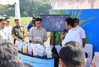 Panglima TNI Dampingi Wapres Gibran Rakabuming Raka, Dukung Panen Raya Tebu Demi Target Swasembada Gula Nasional.(Foto: Puspen TNI)