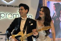 Luna Maya dan Maxime Bouttier Tampil Mesra di Resepsi, Gaun Glamor & Gitaran Romantis.(Foto: instagram/@lunamaya)