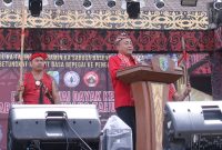 Wakil Gubernur Kalbar Krisantus Kurniawan menyampaikan pidato kebudayaan di PGD Sintang XII.(Foto: Kominfo Sintang)