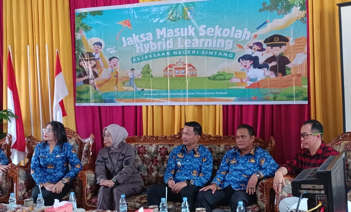Program Jaksa Masuk Sekolah Hybrid di Sintang edukasi hukum pelajar, cegah bullying & kekerasan sejak dini bersama Kejari dan Pemkab.(Foto: Kominfo Sintang)