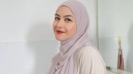 Revalina S Temat Masih Sering Dipanggil Bawang Putih, Ungkap Rahasia Wajah Awet Muda.(Foto: instagram/@vatemat)