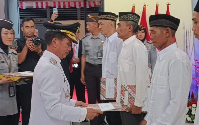 Bupati Sintang Serahkan SK Remisi 2025 kepada Warga Binaan Lapas Kelas II B.(Foto: Kominfo Sintang)