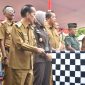 Bupati Sintang Lepas Karnaval Mobil Hias HUT RI ke-80 Tahun 2025.(Foto: Kominfo Sintang)
