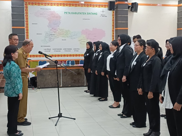 Pelantikan Pengurus Forum PUSPA Sintang 2025-2027 oleh Sekda Sintang