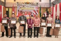 Pemkab Sintang Beri Penghargaan pada Resepsi HUT RI ke-80.(Foto: Kominfo Sintang)