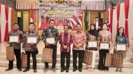 Pemkab Sintang Beri Penghargaan pada Resepsi HUT RI ke-80.(Foto: Kominfo Sintang)