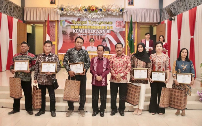 Pemkab Sintang Beri Penghargaan pada Resepsi HUT RI ke-80.(Foto: Kominfo Sintang)