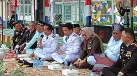 Bupati Bala dan Wabup Ronny Makan Bersama Dengan Warga Binaan Usai Upacara HUT RI di Lapas Sintang.(Foto: Kominfo Sintang)