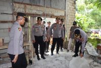 Kapolres Melawi Tinjau Korban Puting Beliung di Kompas Raya.(Foto: Humas Polres Melawi)