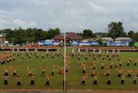 Tarian Kolosal Saka Tiga Warnai Pembukaan Raimuna Daerah Kalbar di Stadion Baning Sintang.(Foto: Kominfo Sintang)
