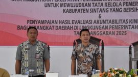Wakil Bupati Sintang, Florensius Ronny, bersama Pelaksana Tugas Inspektur Kabupaten Sintang, Budi Purwanto.(Foto: Kominfo Sintang)