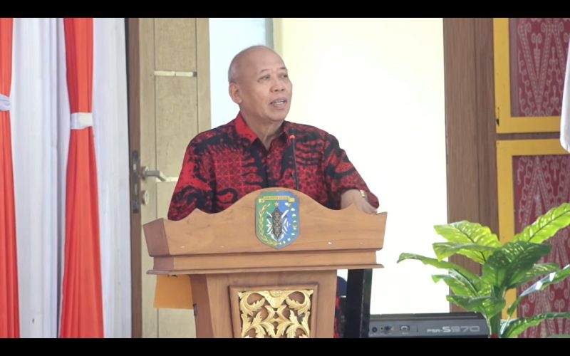 Mantan Bupati Sintang periode 2005–2015, Milton Crosby.(Kominfo Sintang)
