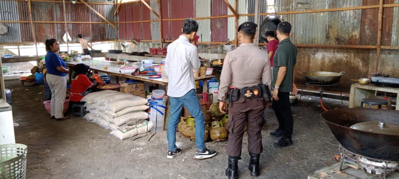 Petugas Satgas Pangan Sintang Periksa Dapur Rumah Makan Terkait Penyalahgunaan Gas 3 Kg.
