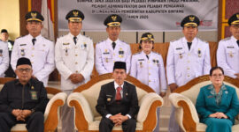Bupati Sintang Gregorius Bala Foto Bersama Camat Usai Pelantikan Pejabat 2025