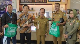 Gerakan Bebas Kantong Plastik Dimulai: Bupati Sintang Resmi Berlakukan Aturan Baru per 1 Desember 2025.(Foto: Kominfo Sintang)