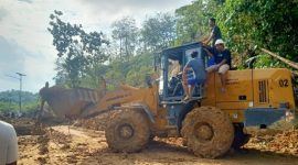 Alat Berat Dikerahkan untuk Bersihkan Material Longsor, Akses Jalan Mulai Dibuka Bertahap Medan - Aceh.(Foto: bnpb.go.id)