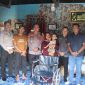 Aksi Peduli Kapolres Melawi: Beri Kursi Roda untuk Fahriza, Perkuat Semangat Anak Berkebutuhan Khusus.(Foto: Humas Polres Melawi)