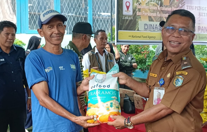 Distribusi Beras Murah di Sintang: Pemkab Salurkan Komoditas GPM Jelang Natal dan Tahun Baru.(Kominfo Sintang)