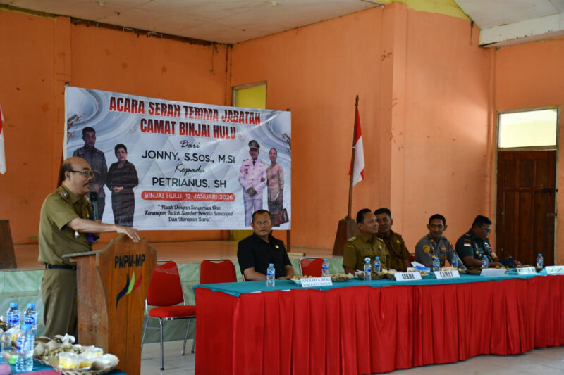 Sekda Sintang Hadiri Sertijab Camat Binjai Hulu, Dorong Kades Pasang Plang Nama Kampung