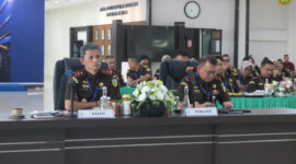 Kepala Kejaksaan Tinggi Kalimantan Barat, Dr. Emilwan Ridwan, didampingi Wakil Kepala Kejati Kalbar Erich Folanda, S.H., M.Hum.,