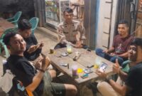 Patroli Malam Berkonsep Humanis, Polisi dan Warga Sengah Temila Jaga Kamtibmas Bersama