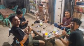 Patroli Malam Berkonsep Humanis, Polisi dan Warga Sengah Temila Jaga Kamtibmas Bersama
