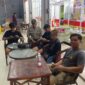 Polisi Duduk Bersama Warga Saat Patroli Malam, Polsek Air Besar Perkuat Kamtibmas