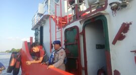 Patroli Rutin di Sungai Pawan dan PPI Sukabangun Demi Keselamatan Aktivitas Nelayan