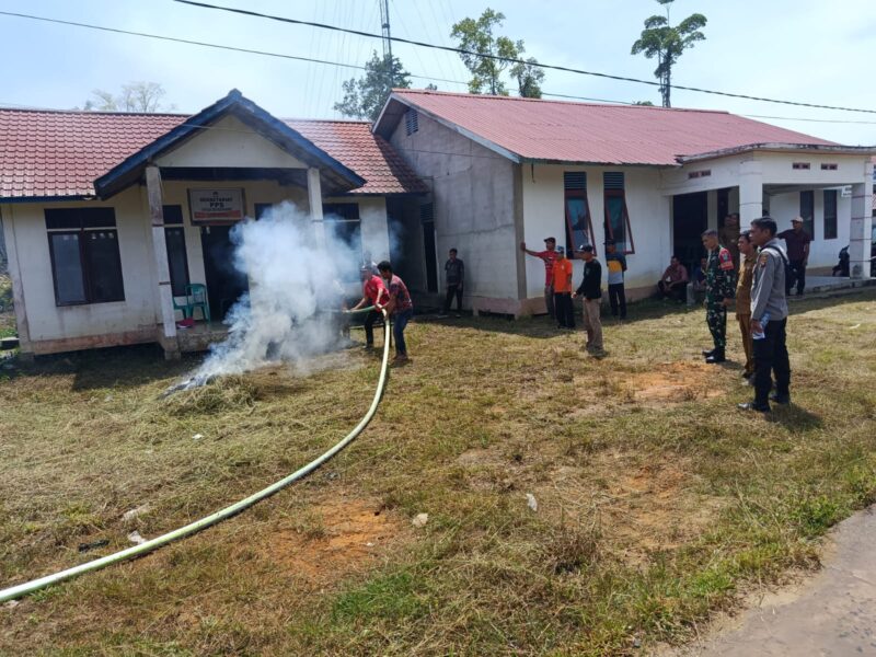 Sinergi TNI-Polri dan Pemerintah Desa Tingkatkan Kesiapsiagaan Hadapi Kebakaran