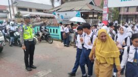 Pelayanan Lalu Lintas Ditingkatkan, Satlantas Polres Melawi Gelar Ploting Point Siang