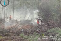 Ground Check Hotspot, Polsek Nanga Pinoh Bersinergi Padamkan Api Lahan