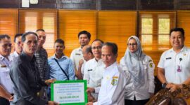 Bupati Sintang Terima Bantuan CSR Rp150 Juta untuk Jembatan Sebungkang