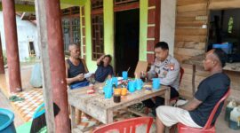 Patroli Humanis Polsek Mandor, Polisi Bangun Kedekatan dengan Warga