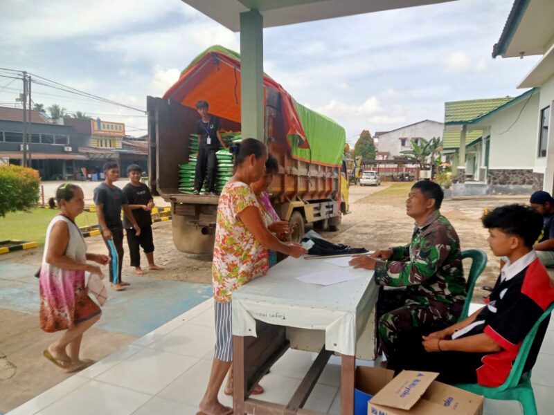 Gerakan Pangan Murah di Sanggau, Koramil Tayan Hulu Hadir Bersama Bulog