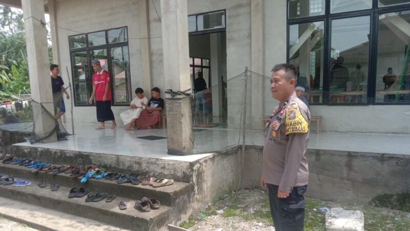 Subsektor Sompak Lakukan Pengamanan Sholat Jumat di Masjid Al Hidayah
