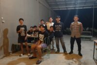 Patroli Malam Humanis, Polsek Mandor Sambangi Warga dan Sampaikan Imbauan