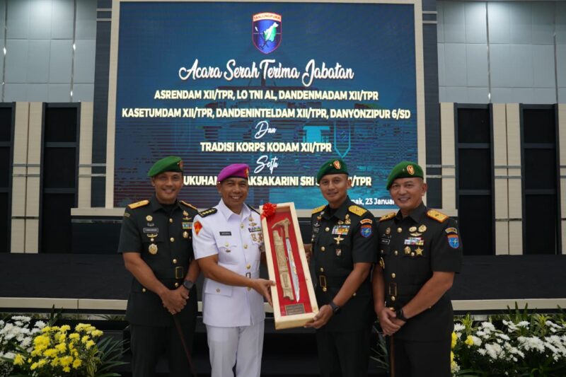 Danrem 121/Abw Hadiri Sertijab Pejabat Kodam XII/Tanjungpura, Tingkatkan Kepemimpinan TNI AD