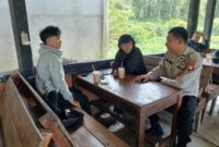 Duduk Bersama Warga, Polsek Mandor Gelar Patroli Siang Dialogis