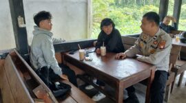 Duduk Bersama Warga, Polsek Mandor Gelar Patroli Siang Dialogis