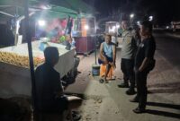 Polisi Hadir di Tengah Warga, Patroli Malam Humanis Polsek Mandor